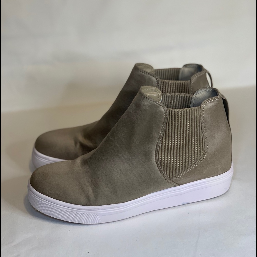 Steve Madden Saratoga 7.5M